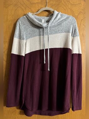Market & Spruce Colorblock Crewneck Sweater in Gray, Cream & Burgundy